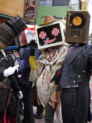 Illustration for article titled Japan's Geeky New Trend: Strange-Looking Heads